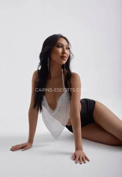 Cairns escorts Payton — 3