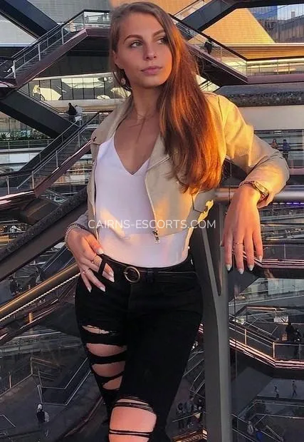 Cairns escorts Caliope — 2