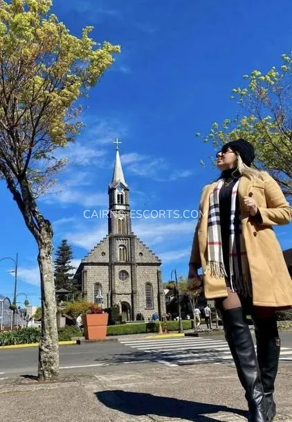 Cairns escorts Margareta — 3