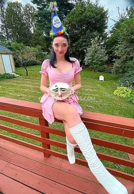 Cairns escorts Agneta — 5