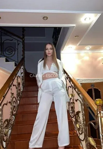 Cairns escorts Hanna — 4