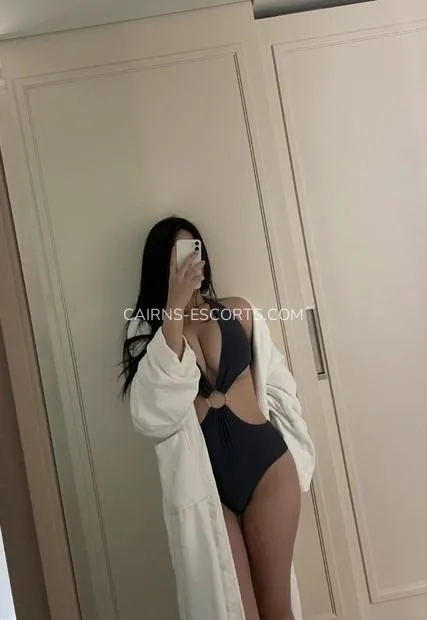 Cairns escorts Melanie — 2