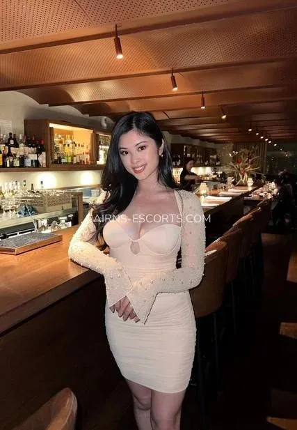 Cairns escorts Jordyn — 5