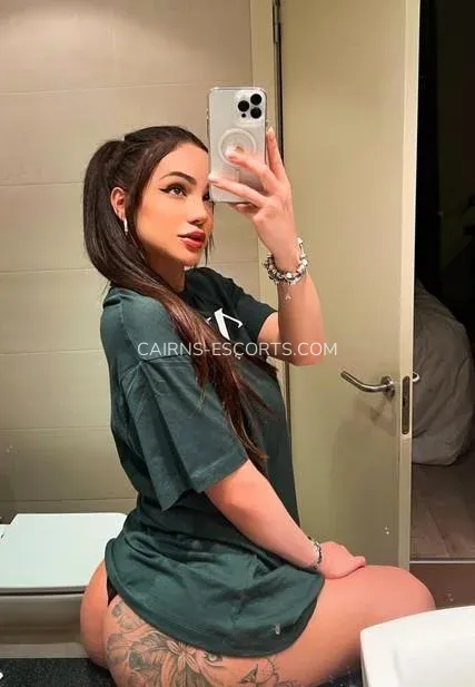 Cairns escorts Viktoria — 4