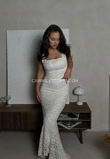 Cairns escorts Kate — 5