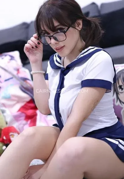 Cairns escorts Payton — 7