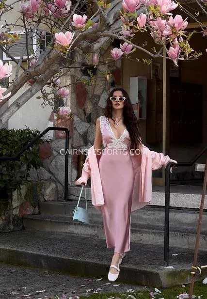 Cairns escorts Jordyn — 4